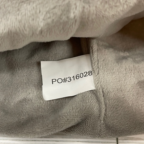 Field & Stream Cozy Cabin Gray and White Plaid Knit Beanie Hat NWT - Picture 9 of 9